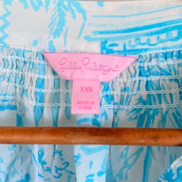 Lilly Pulitzer Top Blouse Blue White Print Sleeve Gold Button Detail Size XXS - Picture 5 of 6